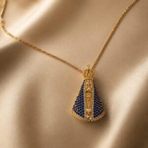 COLAR COM PINGENTE NOSSA SENHORA  CRAVEJADO BANHADO A OURO