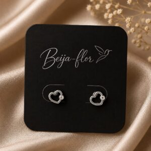 BRINCO CORAÇÃO COM PEQUENA PEDRA ZIRCONIA BANHADO PRATA